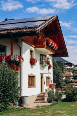 Fulpmes, Avusturya - 15 Ağustos 2023: Resimli şehir Fulpmes, Batı Avusturya