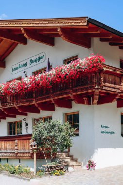 Fulpmes, Avusturya - 15 Ağustos 2023: Resimli şehir Fulpmes, Batı Avusturya