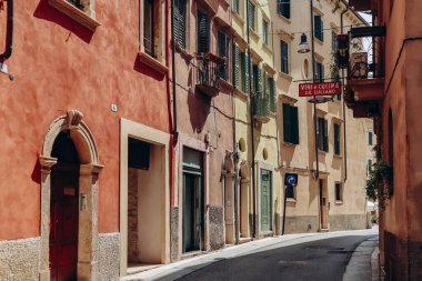 Verona, İtalya - 17 Ağustos 2023: Verona, İtalya 'nın merkezinde sokak