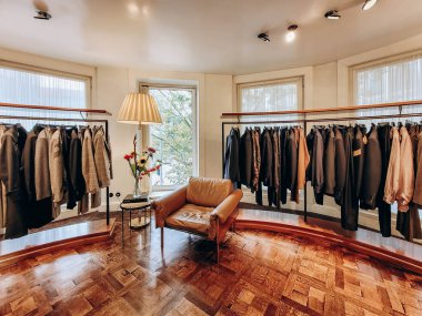 Antwerp, Belçika - 23 Ekim 2023: Het Modepaleis (Moda Sarayı), 1989 yılından beri tarihi Dries Van Noten giyim mağazası, Antwerp 'te yer almaktadır..