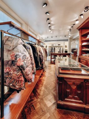 Antwerp, Belçika - 23 Ekim 2023: Het Modepaleis (Moda Sarayı), 1989 yılından beri tarihi Dries Van Noten giyim mağazası, Antwerp 'te yer almaktadır..