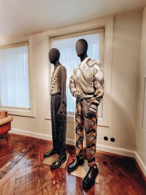 Antwerp, Belçika - 23 Ekim 2023: Het Modepaleis (Moda Sarayı), 1989 yılından beri tarihi Dries Van Noten giyim mağazası, Antwerp 'te yer almaktadır..