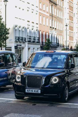 Londra, Birleşik Krallık - 25 Eylül 2023: Ünlü güzel Londra taksileri