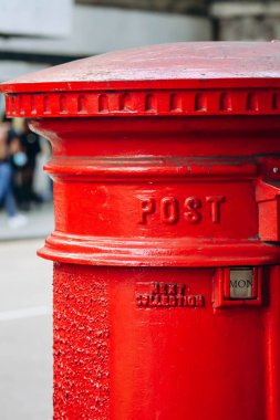 Londra 'nın merkezindeki kırmızı posta kutusunu kapat.