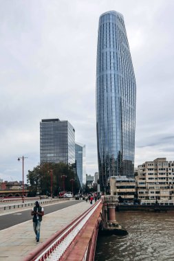 Londra, Birleşik Krallık - 25 Eylül 2023: Thames Nehri boyunca Londra 'nın merkezi