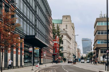 Londra, Birleşik Krallık - 25 Eylül 2023: Londra 'nın güzel şehir bölgesi, sonbahar sıcağı gününde