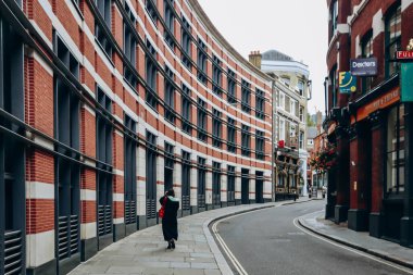 Londra, Birleşik Krallık - 25 Eylül 2023: Londra 'nın güzel şehir bölgesi, sonbahar sıcağı gününde