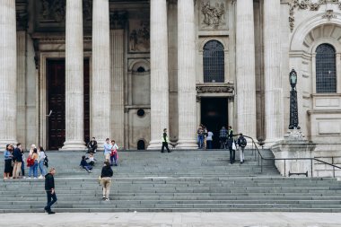 Londra, Birleşik Krallık - 25 Eylül 2023: Londra 'nın güzel şehir bölgesi, sonbahar sıcağı gününde