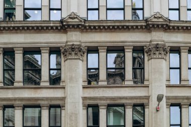 Londra, Birleşik Krallık - 25 Eylül 2023: Londra 'nın güzel şehir bölgesi, sonbahar sıcağı gününde