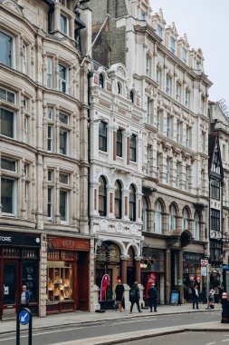 Londra, Birleşik Krallık - 25 Eylül 2023: Londra 'nın güzel şehir bölgesi, sonbahar sıcağı gününde