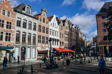 Brüksel, Belçika - 21 Ekim 2023: Güzel Belçika mimarisi ile Brüksel şehir merkezi