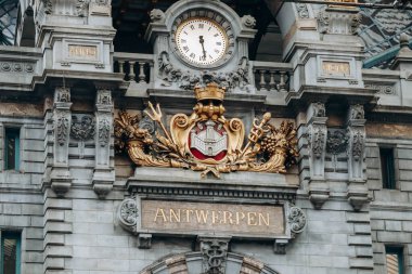 Antwerp, Belçika - 22 Ekim 2023: Antwerpen-Centraal tren istasyonu, Belçika 'nın Antwerp kentindeki çok ünlü ve güzel tren istasyonu.