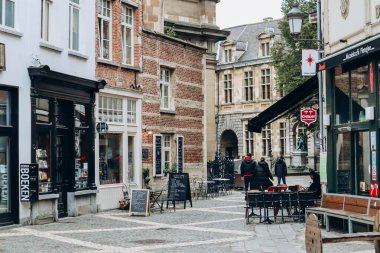 Antwerp, Belçika - 22 Ekim 2023: Antwerp 'in tarihi merkezi ve güzel Flaman mimarisi