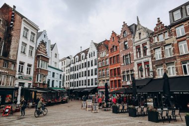 Antwerp, Belçika - 22 Ekim 2023: Antwerp 'in tarihi merkezi ve güzel Flaman mimarisi