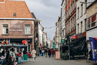 Antwerp, Belçika - 22 Ekim 2023: Antwerp 'in tarihi merkezi ve güzel Flaman mimarisi