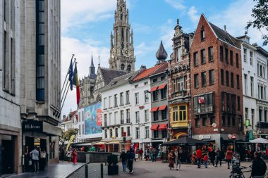 Antwerp, Belçika - 22 Ekim 2023: Antwerp 'in tarihi merkezi ve güzel Flaman mimarisi