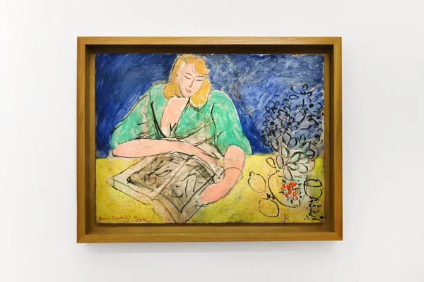 2023年11月20日 马蒂斯 Henri Matisse 女人在黄桌边看书 Women Reading Yellow Table 1944年 图库图片