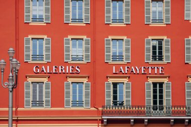 Nice, Fransa - 17 Eylül 2023 Lafayette Galerileri Cephesi