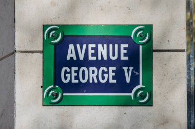 Paris 'te V. Georges Bulvarı' nı işaret eden imza.