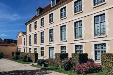 Paris, Fransa - 1 Ekim 2023: Kering ve Balenciaga Genel Merkezi, Paris 'in 7. Bölge' deki Hopital Laennec 'te yer almaktadır..