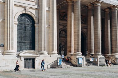 Paris, Fransa - 1 Ekim 2023: Paris 'te Saint Sulpice