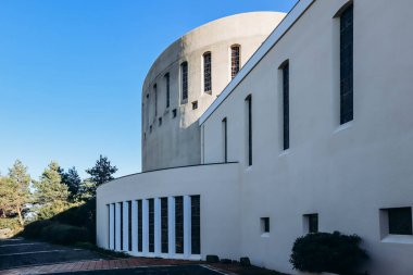 Randol Abbey (Abbaye de Notre-Dame de Randol), Fransa 'nın Auvergne Dağları' ndaki Puy-de-Dome bölgesinde, Saint-Saturnin köyü yakınlarındaki Randol 'da bulunan Benedikt manastırı..