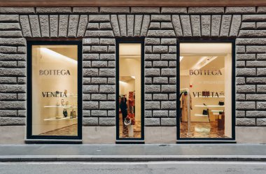 Roma, İtalya - 27.12.2023: Roma 'da Condotti üzerinden devam eden Bottega Veneta butiği