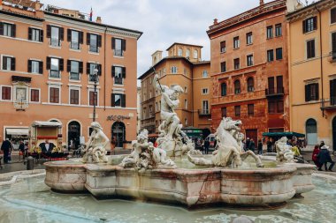 Roma, İtalya - 27.12.2023: Roma Piazza Navona, bulutlu bir Aralık gününde