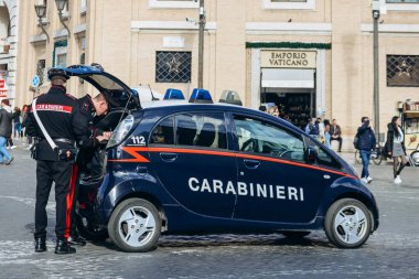 Roma, İtalya - 27.12.2023: Roma 'da bir jandarma, İtalya ulusal jandarması