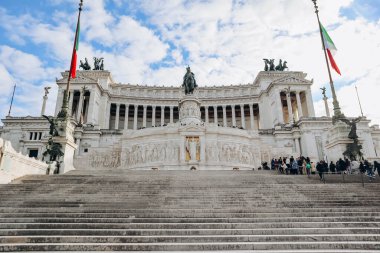 Roma, İtalya - 27.12.2023: Victor Emmanuel Ulusal Anıtı, diğer adıyla Vittoriano veya Altare della Patria, Roma 'daki büyük bir ulusal anıt.