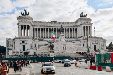 Roma, İtalya - 27.12.2023: Victor Emmanuel Ulusal Anıtı, diğer adıyla Vittoriano veya Altare della Patria, Roma 'daki büyük bir ulusal anıt.