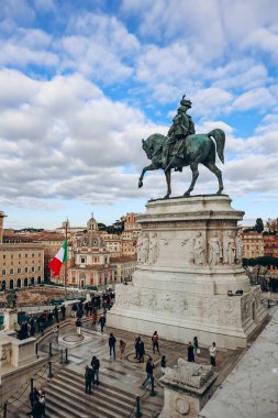 Roma, İtalya - 27.12.2023: Victor Emmanuel Ulusal Anıtı, diğer adıyla Vittoriano veya Altare della Patria, Roma 'daki büyük bir ulusal anıt.