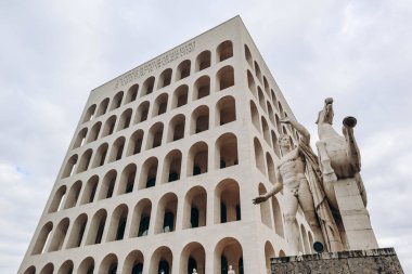 Palazzo della Civilta Italiana (ayrıca Colosseo Quadrato olarak da bilinir) Roma 'nın EUR bölgesinde bir binadır..