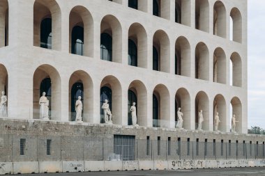 Palazzo della Civilta Italiana (ayrıca Colosseo Quadrato olarak da bilinir) Roma 'nın EUR bölgesinde bir binadır..