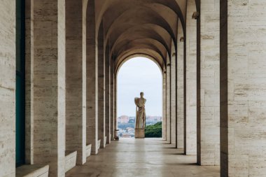 Palazzo della Civilta Italiana (ayrıca Colosseo Quadrato olarak da bilinir) Roma 'nın EUR bölgesinde bir binadır..