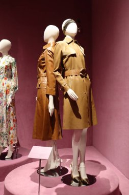 Floransa 'daki Gucci Müzesi' nde arşiv eserlerinin sergilenmesi: 1970 'ten ve 2000' den