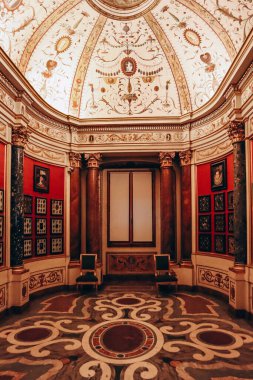 Florence, İtalya - 29 Aralık 2023: Uffizi Galerisi, Floransa, İtalya, Oda 24, Minyatürler Kabinesi