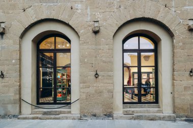 Florence, İtalya - 29 Aralık 2023: Floransa, İtalya 'nın merkezindeki Gucci Garden butiği