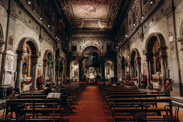 Florence, İtalya - 29 Aralık 2023: The chiesa di Ognissanti (Türkçe çevirisi: 