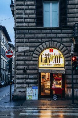 Floransa, İtalya - 31 Aralık 2023: Floransa 'nın merkezinde aynı isimli caddede Cafe Cavour