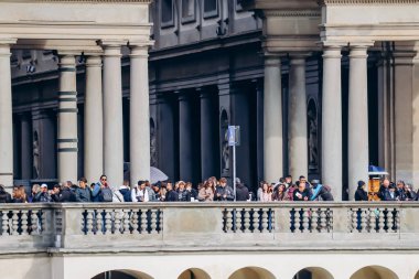 Florence, İtalya - 29 Aralık 2023: Uffizi Galerisi, Floransa Tarih Merkezi 'ndeki Piazza della Signoria' nın bitişiğindeki tanınmış bir sanat müzesi.