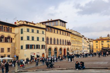 Floransa, İtalya - 31 Aralık 2023: Pitti Sarayı 'nın karşısındaki Floransa Meydanı