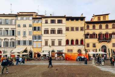 Floransa, İtalya - 31 Aralık 2023: Pitti Sarayı 'nın karşısındaki Floransa Meydanı