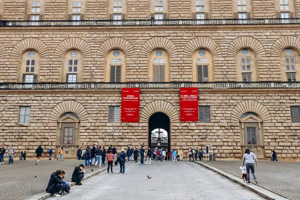 Floransa, İtalya - 29 Aralık 2023: Pitti Sarayı, geniş, çoğunlukla Rönesans, İtalya 'da bir saray.