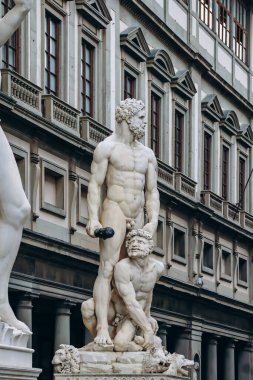 Floransa, İtalya - 29 Aralık 2023: Floransa meydanında heykeller (Piazza della Signoria)