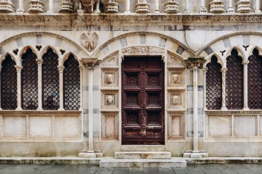 Santa Maria della Spina, İtalya'nın Pisa şehrinde küçük bir kilise