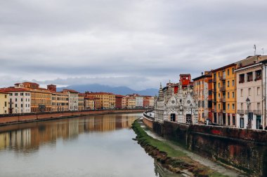 Santa Maria della Spina, İtalya'nın Pisa şehrinde küçük bir kilise