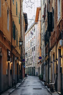 Pisa, İtalya - 30 Aralık 2023: Pisa şehir merkezi, Toskana bölgesi, orta İtalya