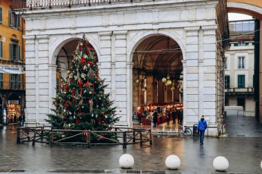 Pisa, İtalya - 30 Aralık 2023: Pisa şehir merkezi, Toskana bölgesi, orta İtalya