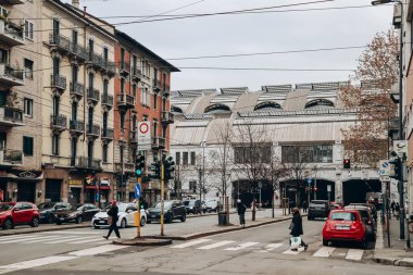 Milan, İtalya - 2 Ocak 2024: Milano Merkez İstasyonu yakınında mahalle